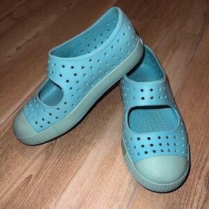 Native Kids • Style: Jefferson Juniper Color: Teal Size C12